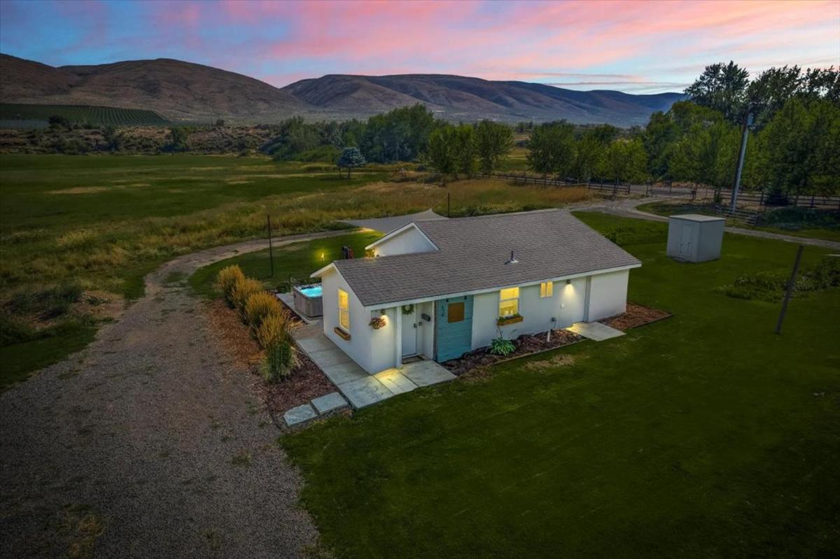 The Ahtanum Cottage - New Hot Tub And Great Views! Yakima Eksteriør billede