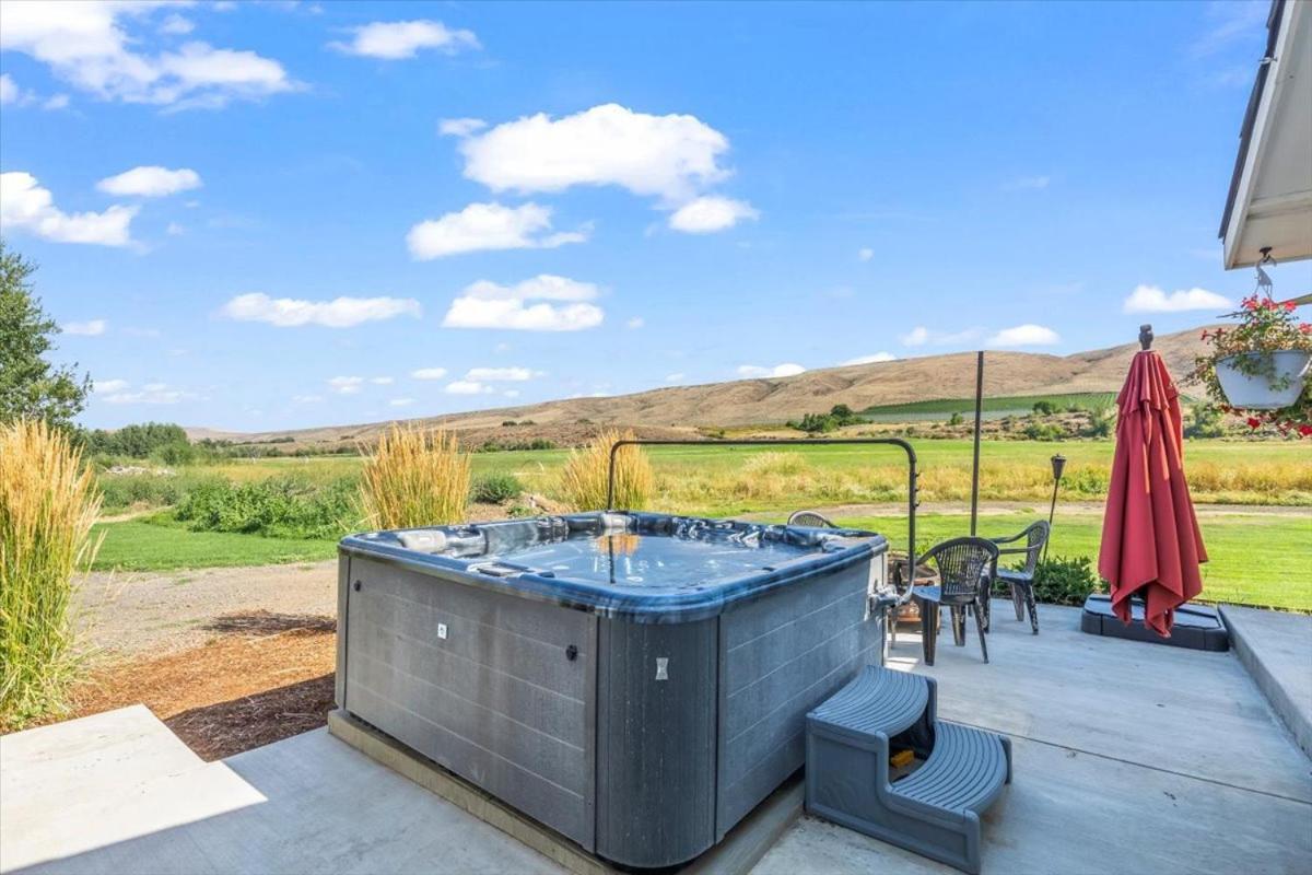 The Ahtanum Cottage - New Hot Tub And Great Views! Yakima Eksteriør billede